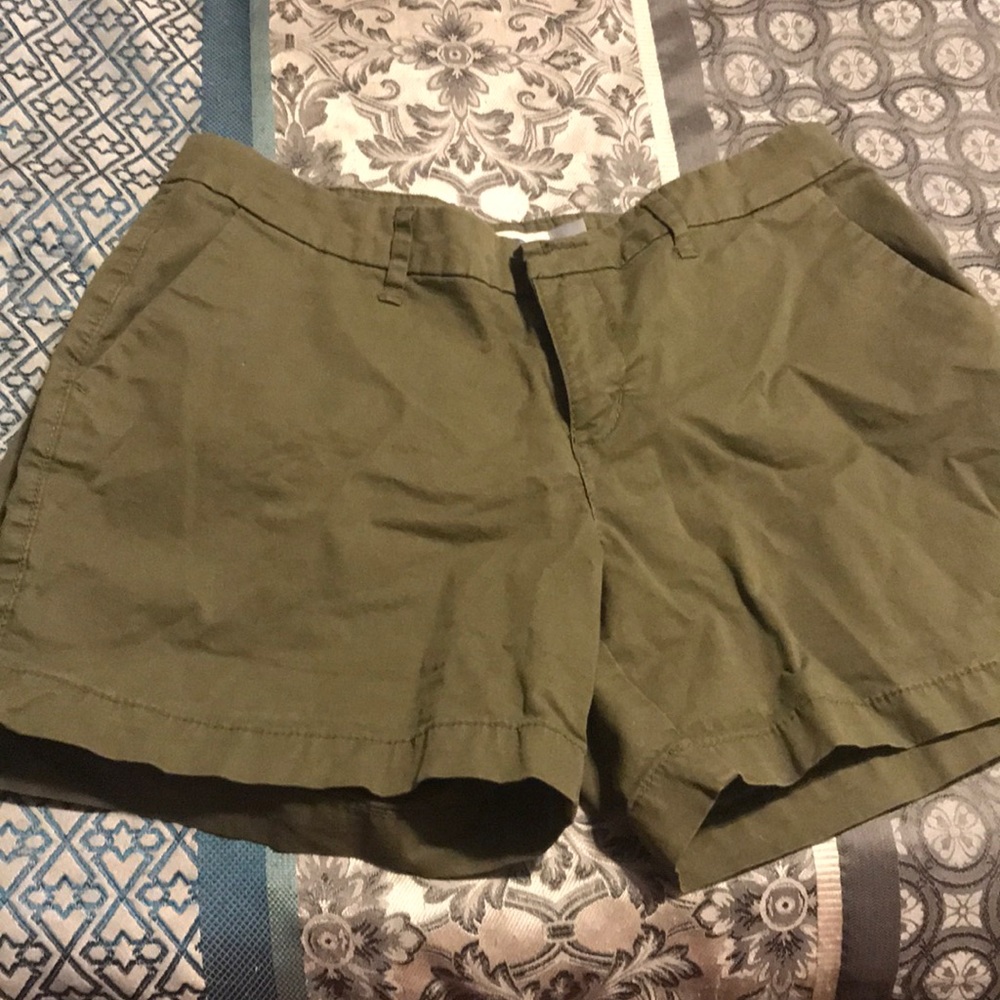 Old Navy size 4 women’s shorts. Hardly worn